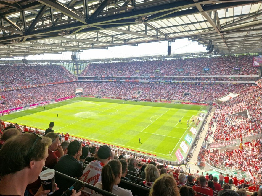 DFL verbietet Ultragruppierungen!