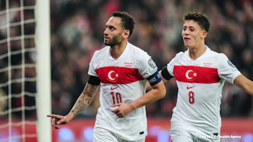 Hakan Calhanoglu und Arda Gueler bei der Tuerkei im November 2025