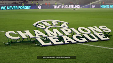 Champions League Schriftzug auf Rasen