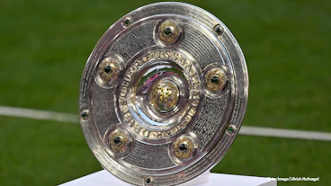 Die Meisterschale fuer den deutschen Meister