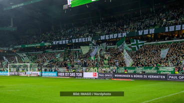 Fans im Weserstadion von Werder Bremen