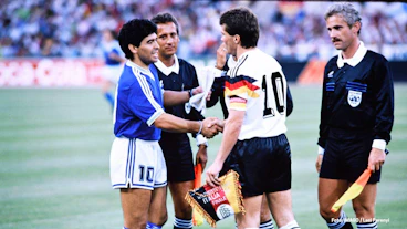 Lothar Mattaeus von Deutschland und Diego Maradano von Argentinien bei der WM 1990