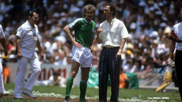Teamchef Franz Beckenbauer re und Rudi Voeller beide BR Deutschland