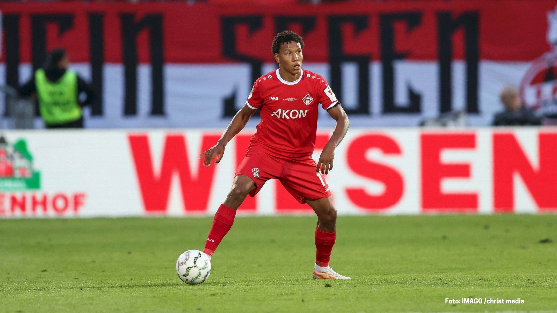 Liam Omore von den Wuerzburger Kickers im August 2026