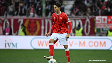 Dion Hofmeister vom 1 FC Kaiserslautern im November 2025