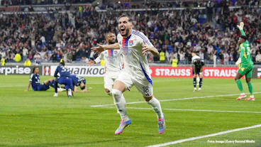 Rayan Cherki von Olympique Lyon beim Jubel