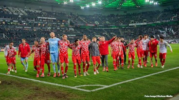 1 FSV Mainz 05 beim Jubel nach Auswaertssieg in Gladbach