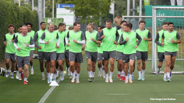 Das Team vom Vf L Wolfsburg bei Training im Sommer 2025