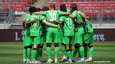 Das Team von Borussia Mgladbach bei einem Testspiel im Sommer 2025